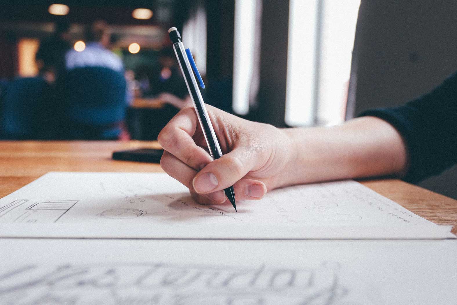 Student writing paper. Писать картинка. Письменно. Карандаш пишет. Написании карандашом.